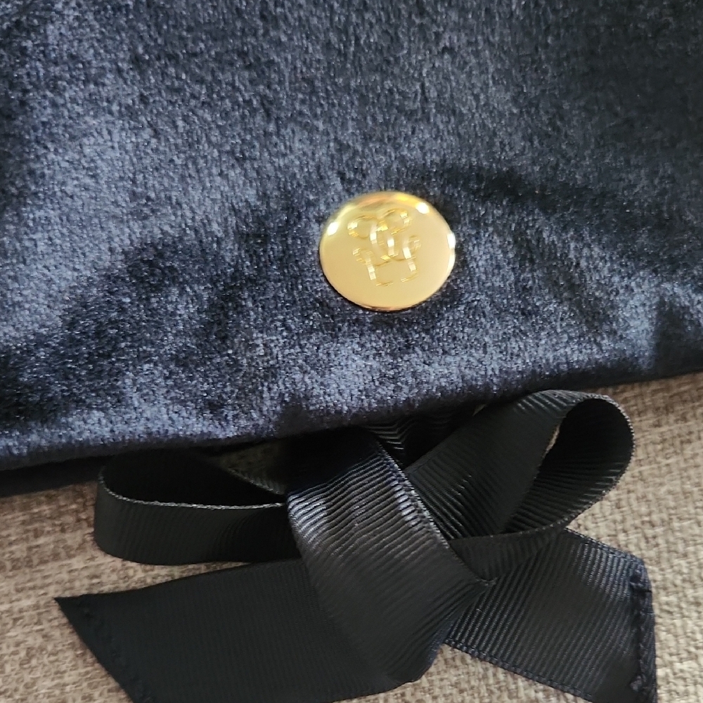 🔴Guerlain NavyBlue Velvet Bag with Gold Detail